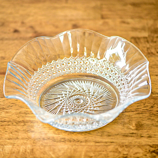 Vintage 8.5” Scalloped Edge Pressed Glass Bowl w/ Sunburst Pattern