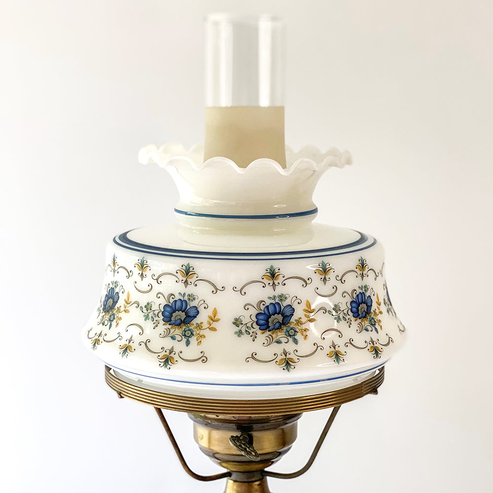 Vintage 20” Original Quoizel Abigail Adams Blue Floral Hurricane 3-Way Table Lamp