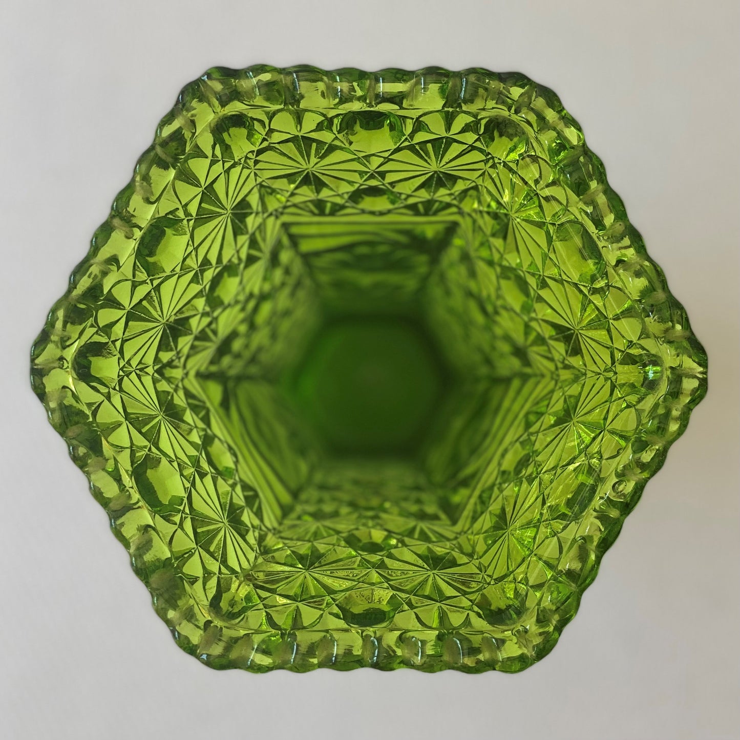 Vintage 10” L. E. Smith Daisy and Button Green Glass Bouquet Table Vase